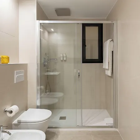 Hotel Cosmo Concell De Cent 4*