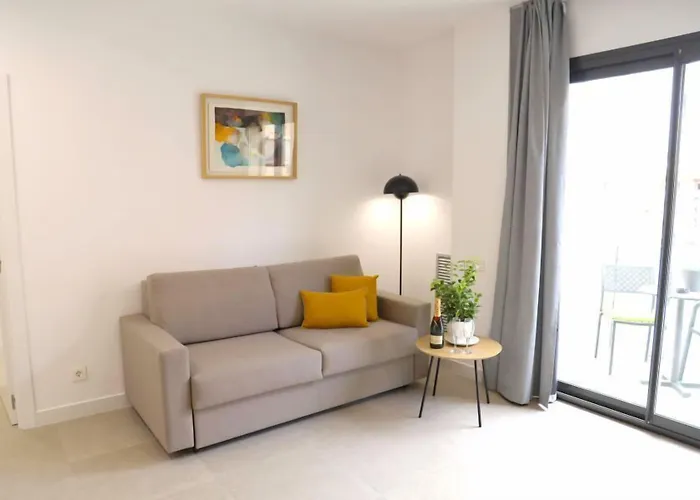 Hotel Cosmo Concell De Cent 4*