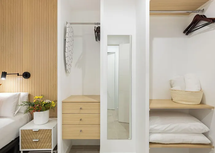 Hotel Cosmo Concell De Cent 4*